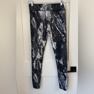 Monochrome Patterned Compression Leggings